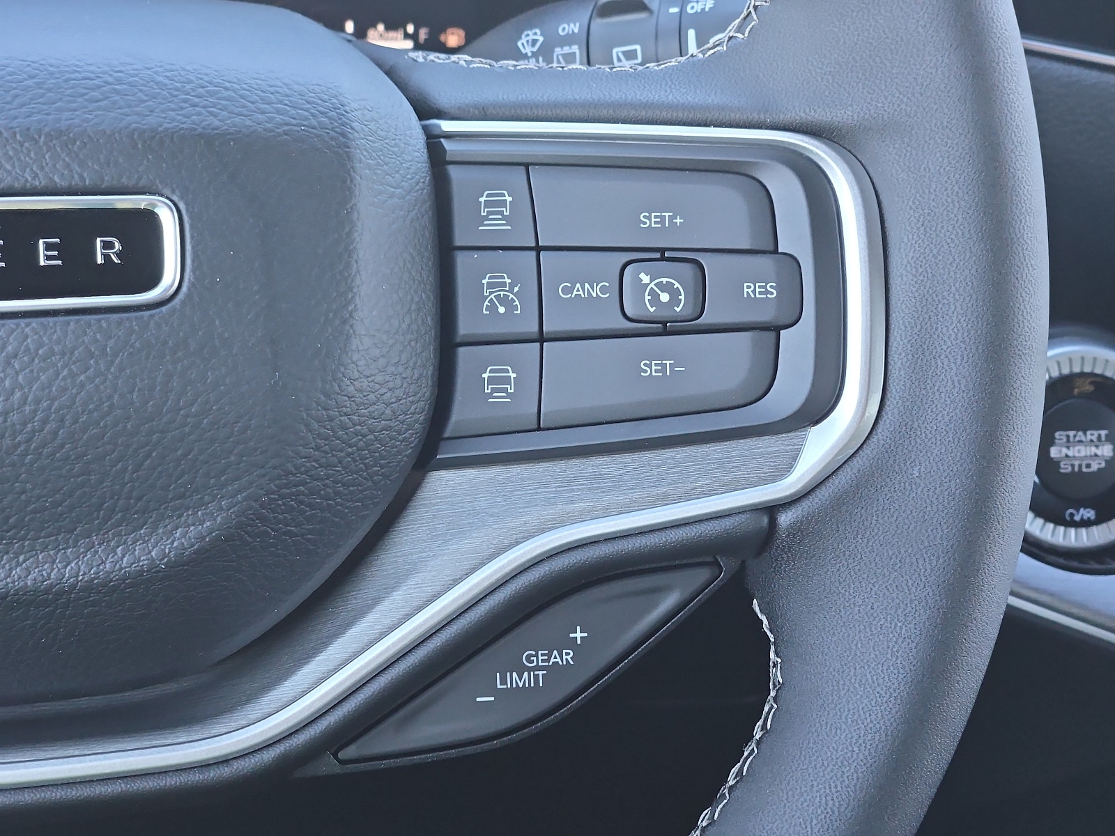 2025 Jeep Wagoneer Series II - Photo 18