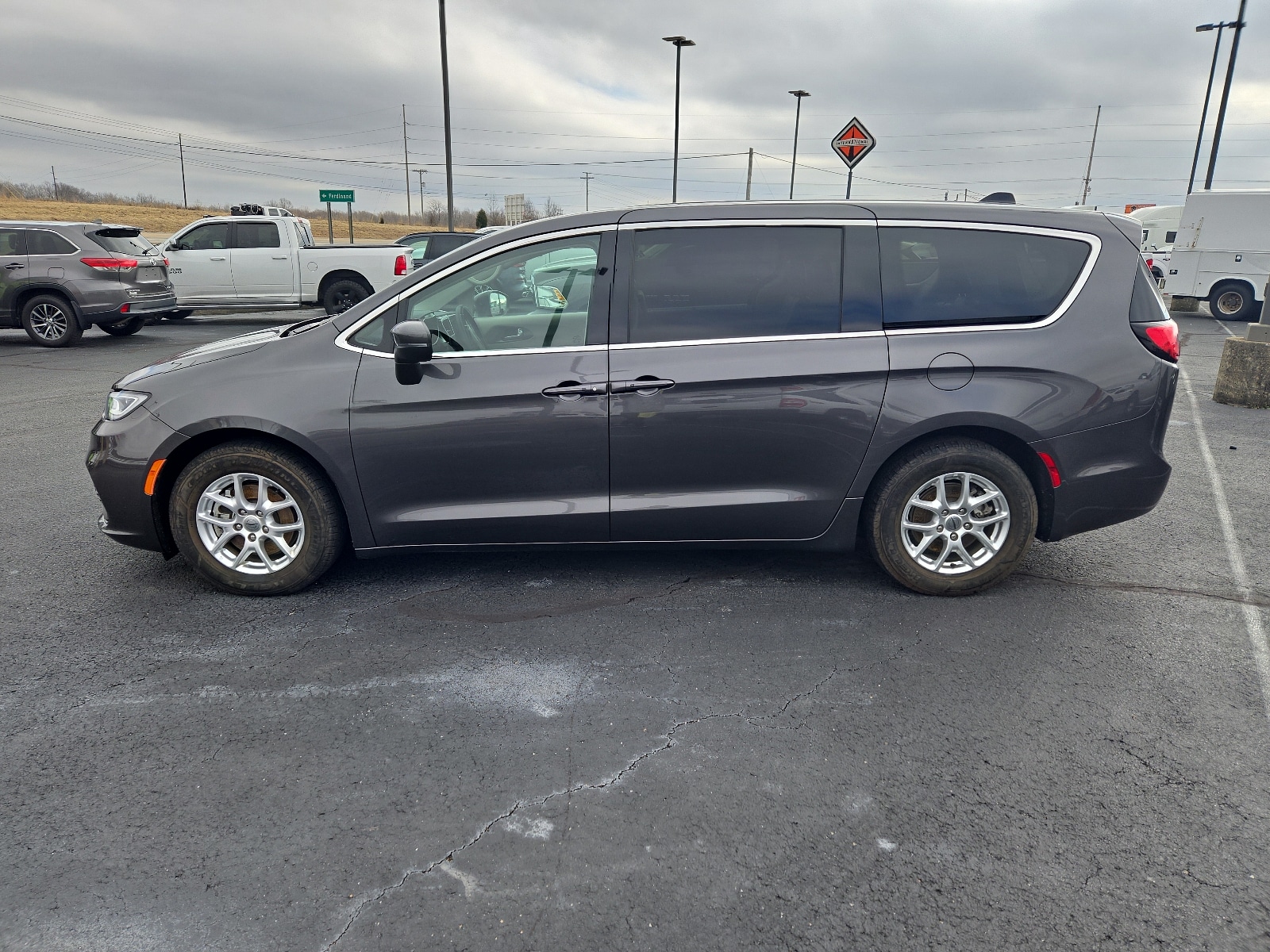 Used 2023 Chrysler Pacifica Touring L with VIN 2C4RC1BG0PR578114 for sale in Jasper, IN