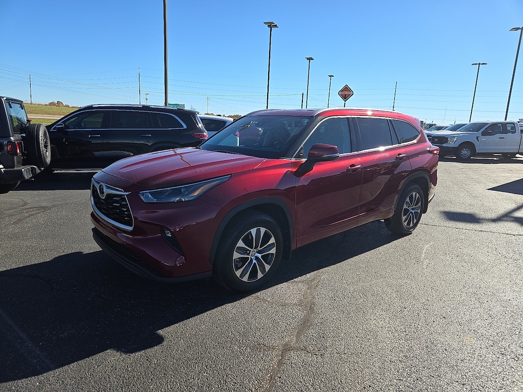 Used 2022 Toyota Highlander XLE WG