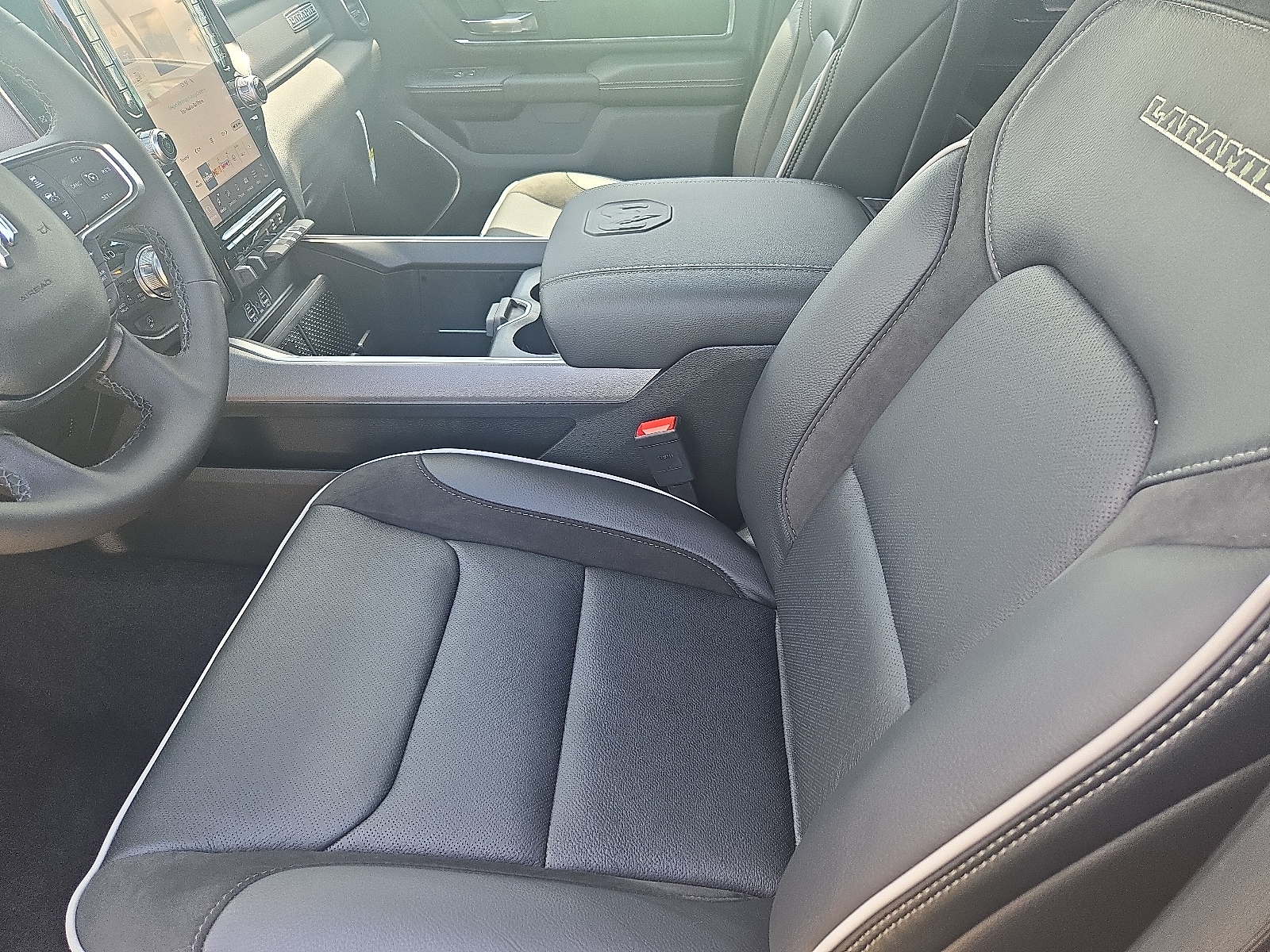 2025 RAM 1500 Laramie - Photo 13