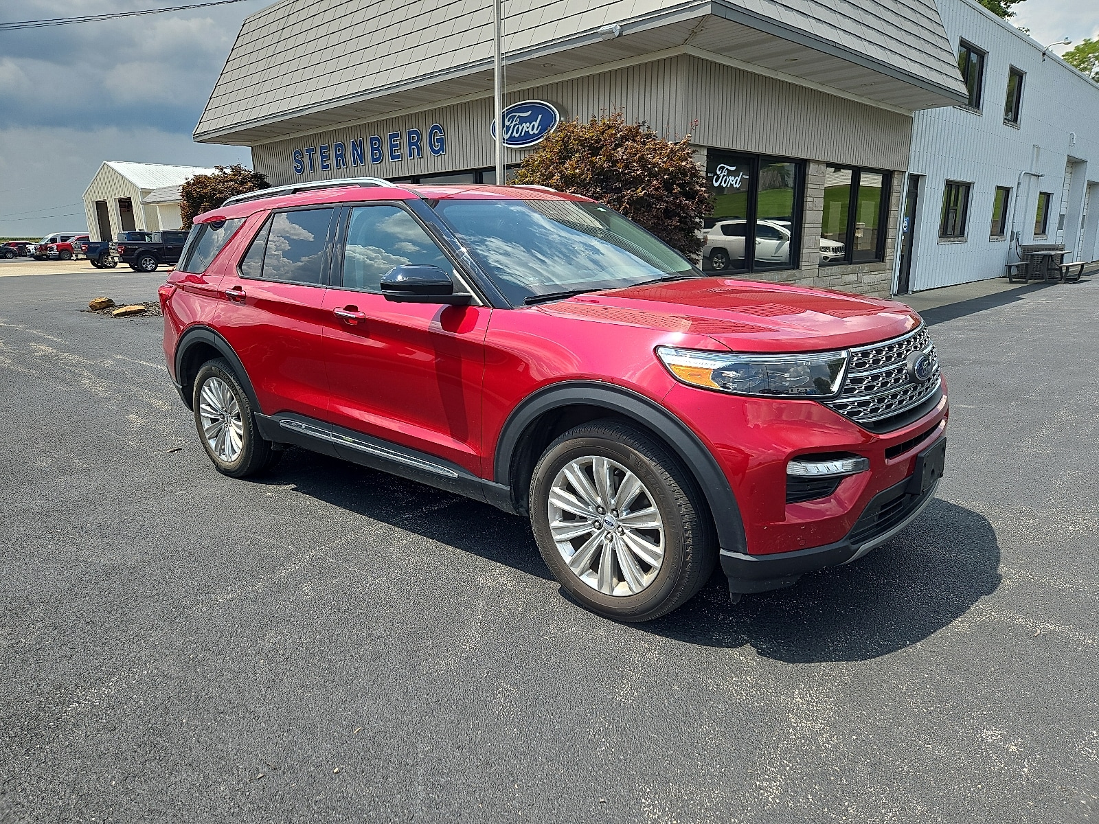 2023 Ford Explorer Limited's photo
