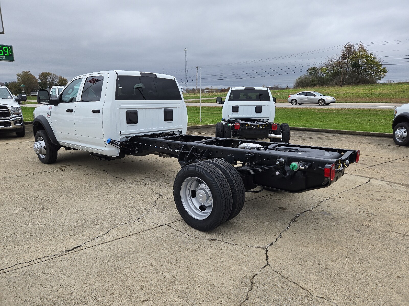 2024 Ram 5500 Tradesman photo 3