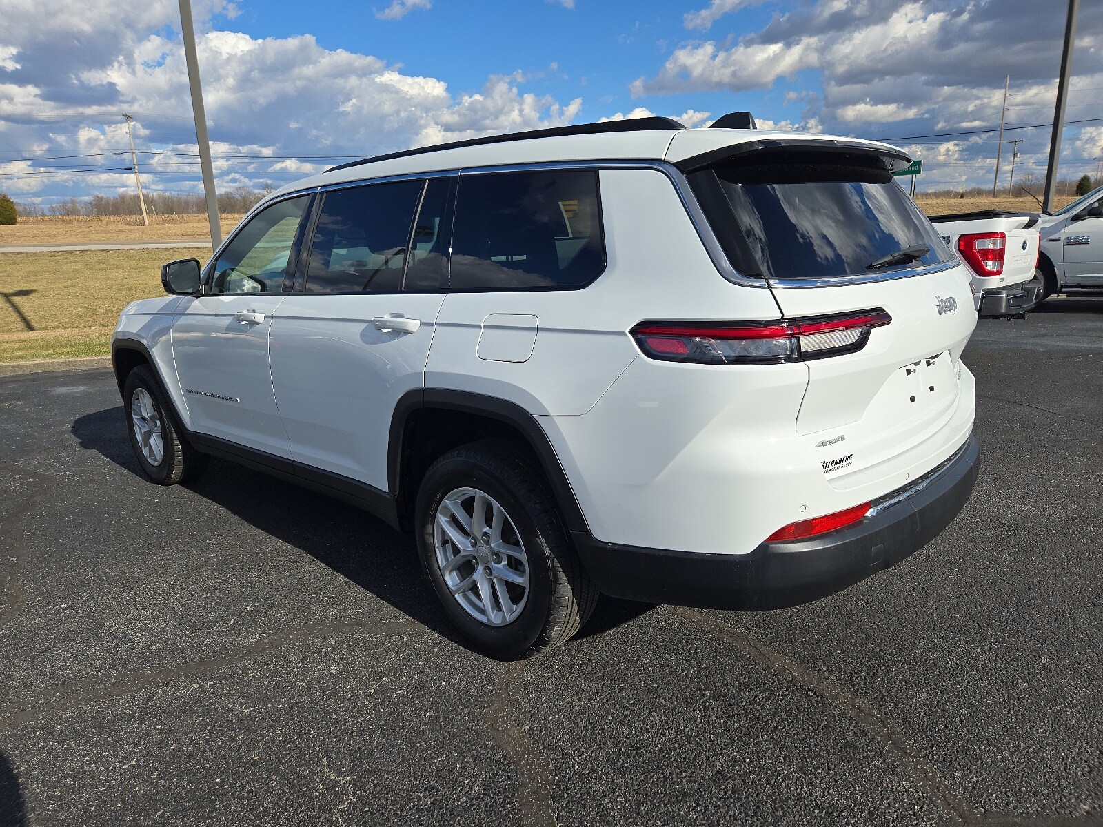 2024 Jeep Grand Cherokee Laredo photo 3