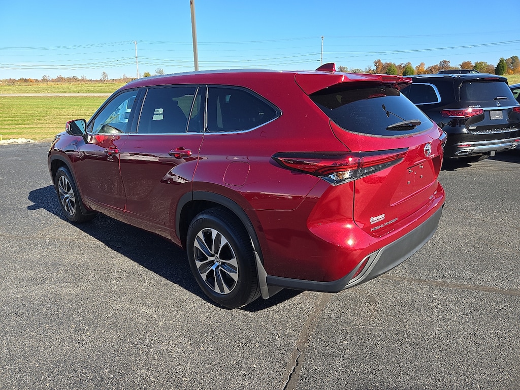 Used 2022 Toyota Highlander XLE WG