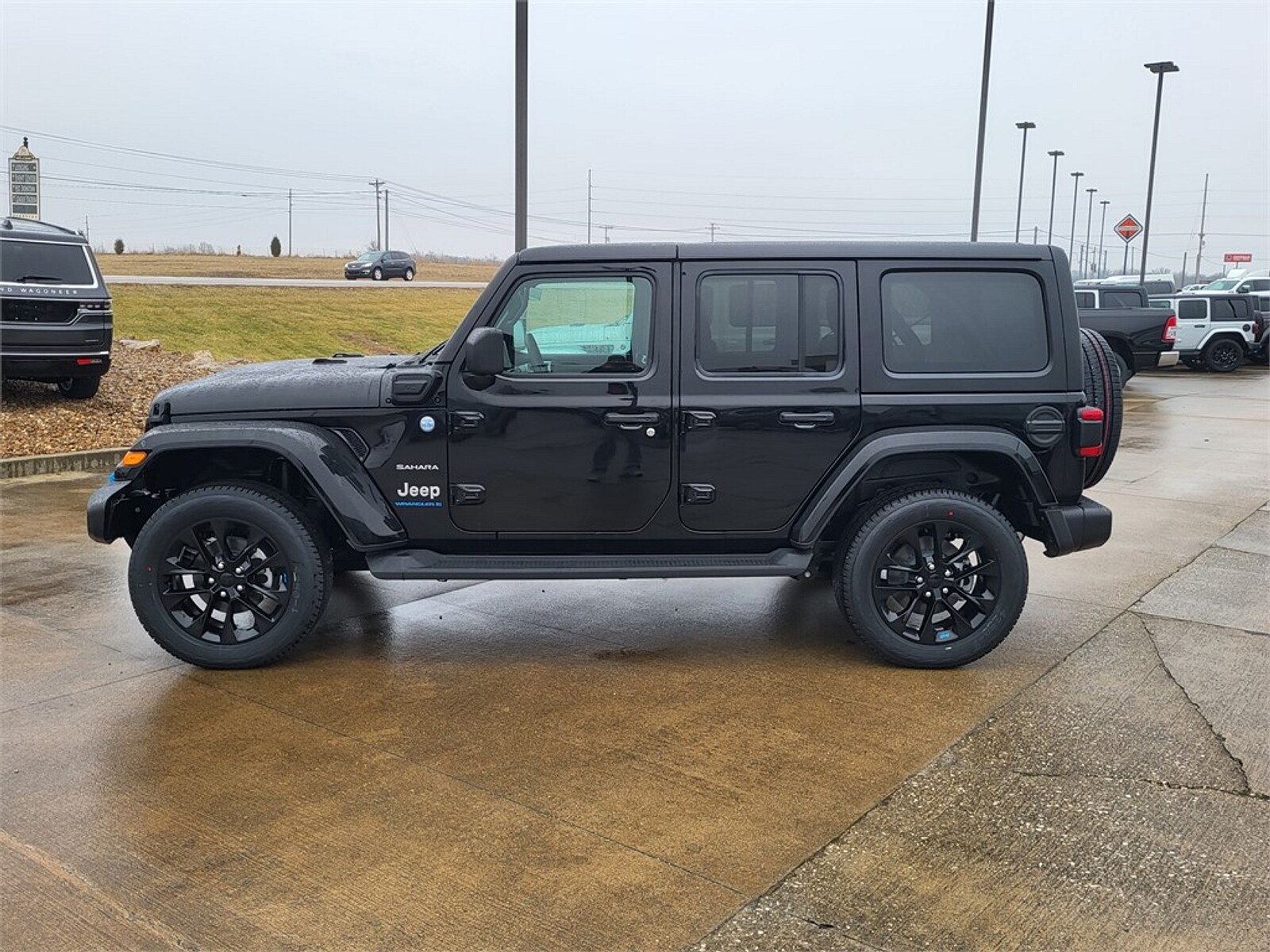 2023 Jeep Wrangler 4xe Sahara Sport photo 2