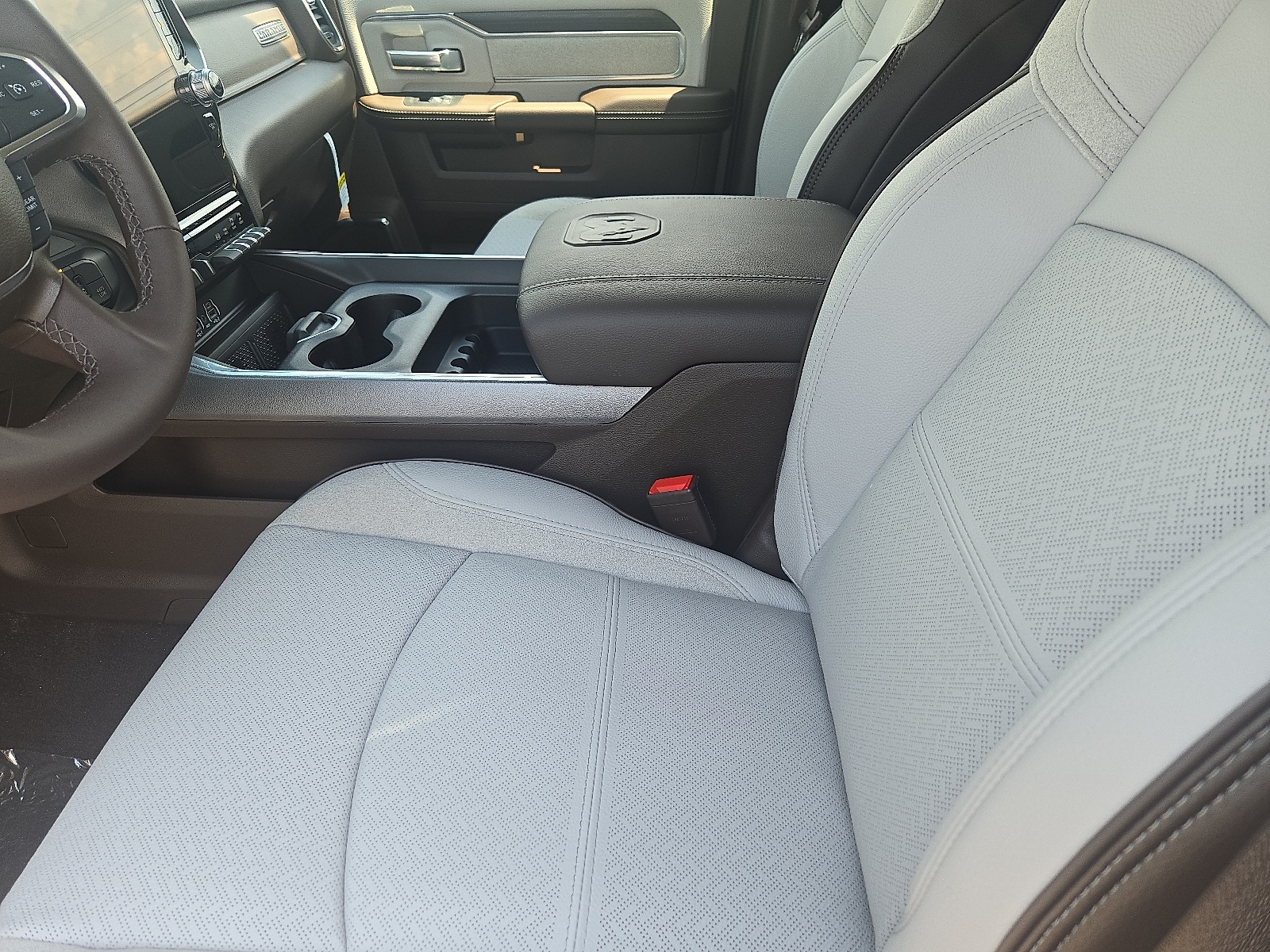 2025 RAM 2500 Laramie - Photo 13