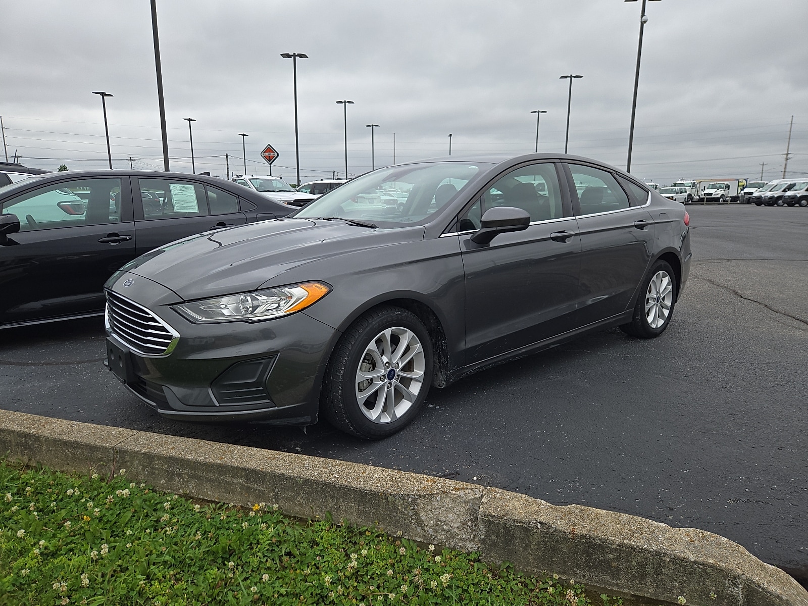 2020 Ford Fusion SE's photo