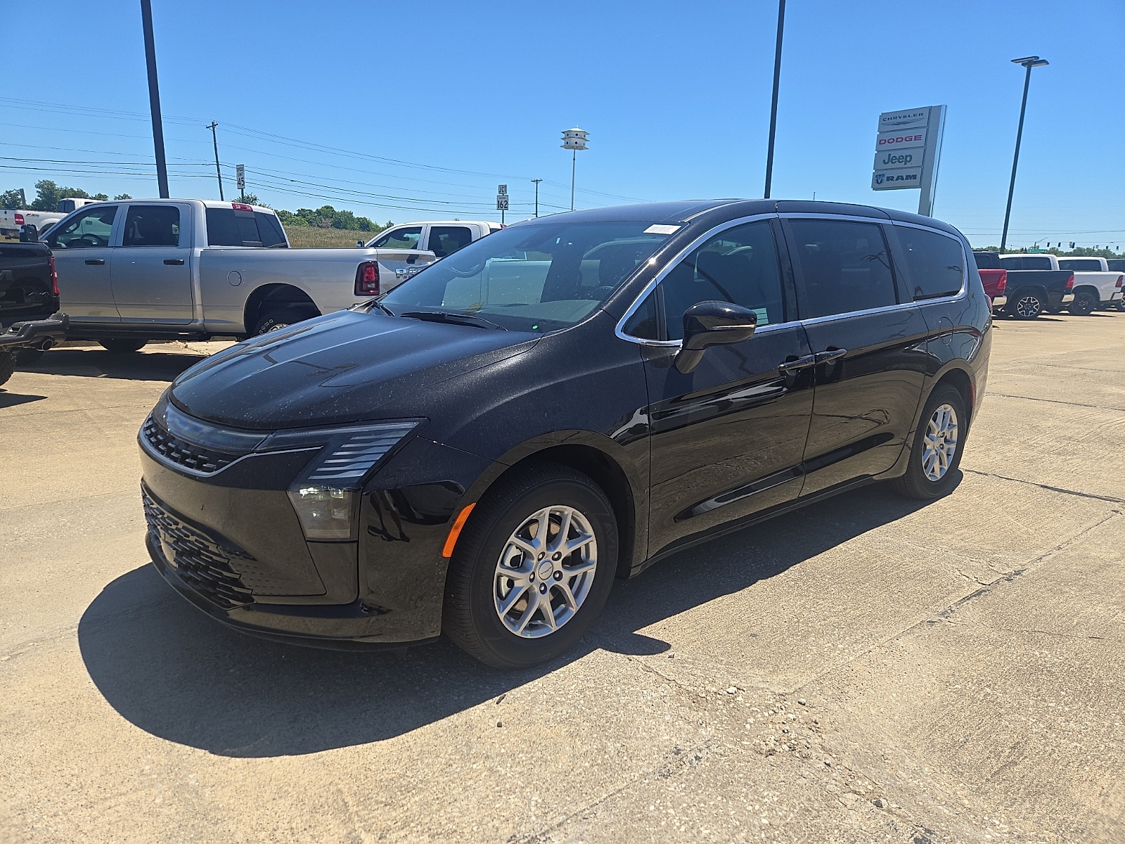 2027 Chrysler Pacifica Select's photo