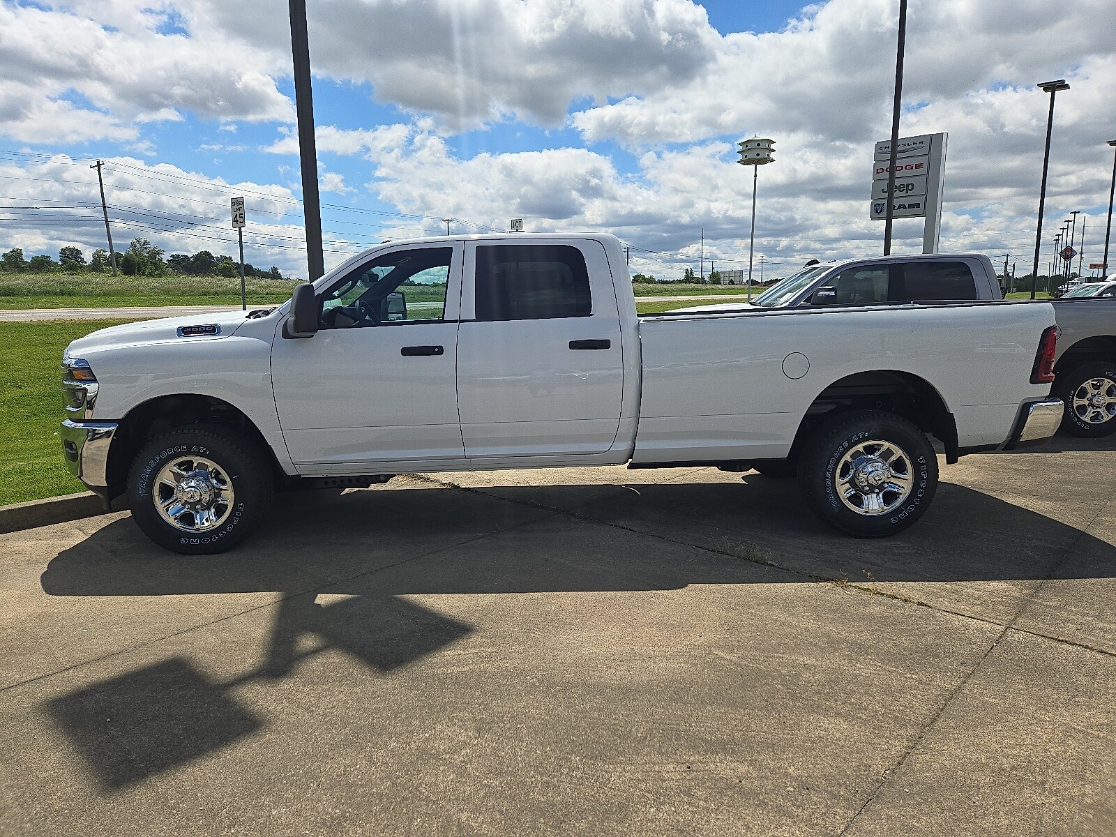 2025 Ram 2500 Tradesman photo 2
