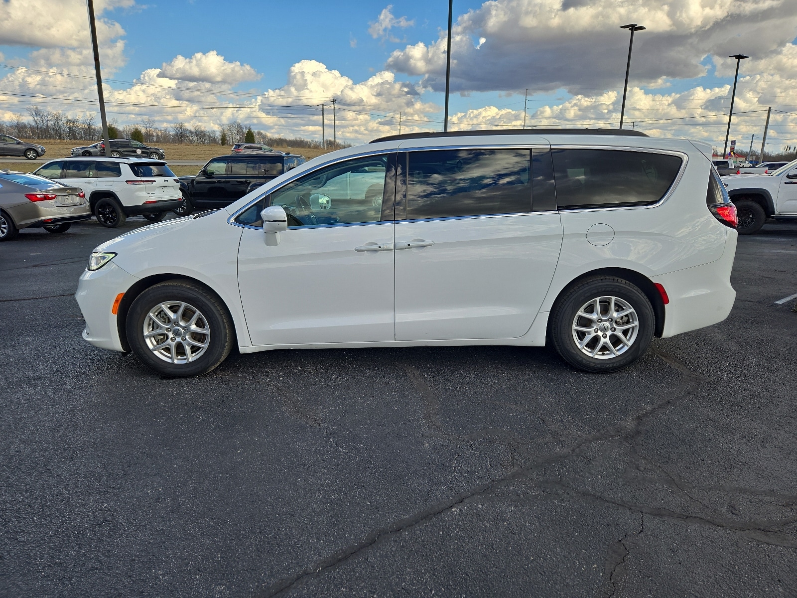 Used 2022 Chrysler Pacifica Touring L with VIN 2C4RC1BG9NR120777 for sale in Jasper, IN