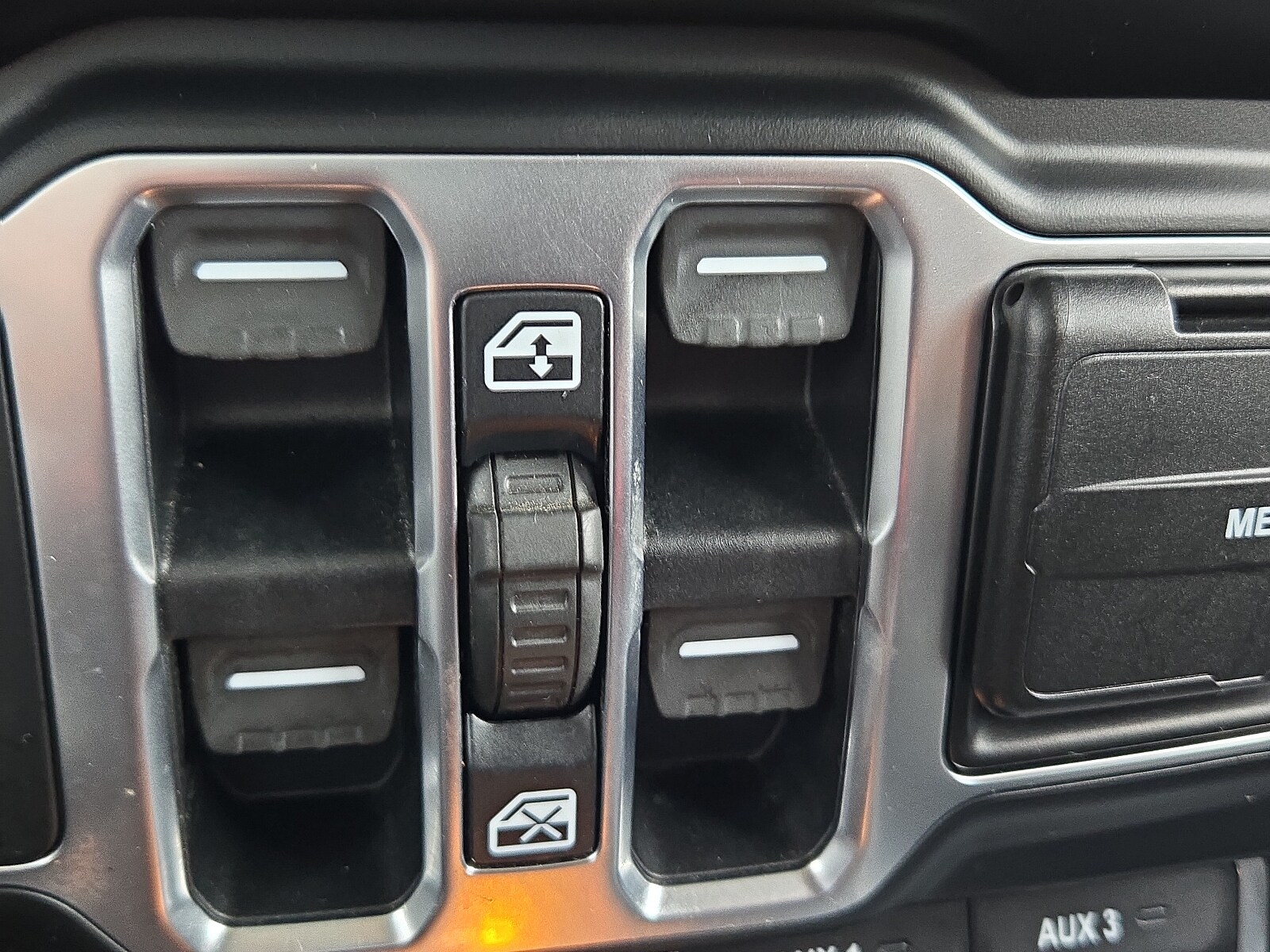 2020 Jeep Gladiator Overland - Photo 16