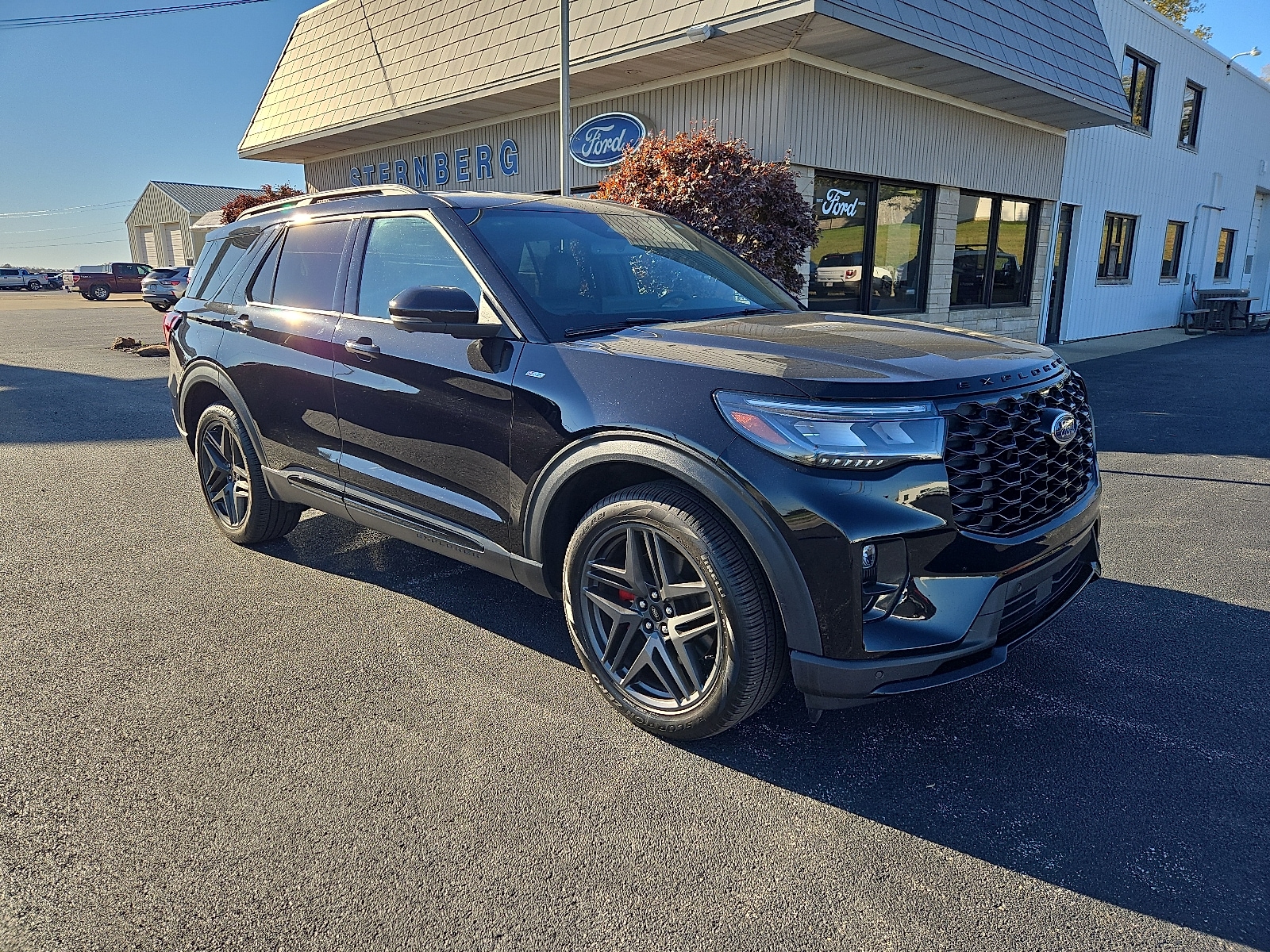 2025 Ford Explorer ST-LINE's photo