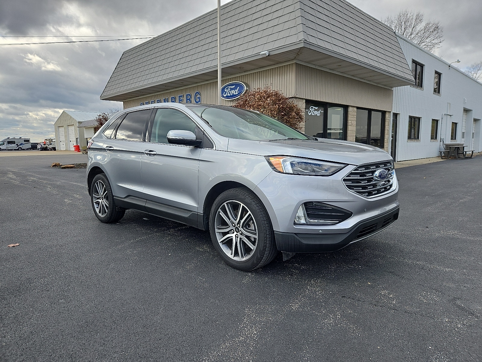 2024 Ford Edge Titanium's photo