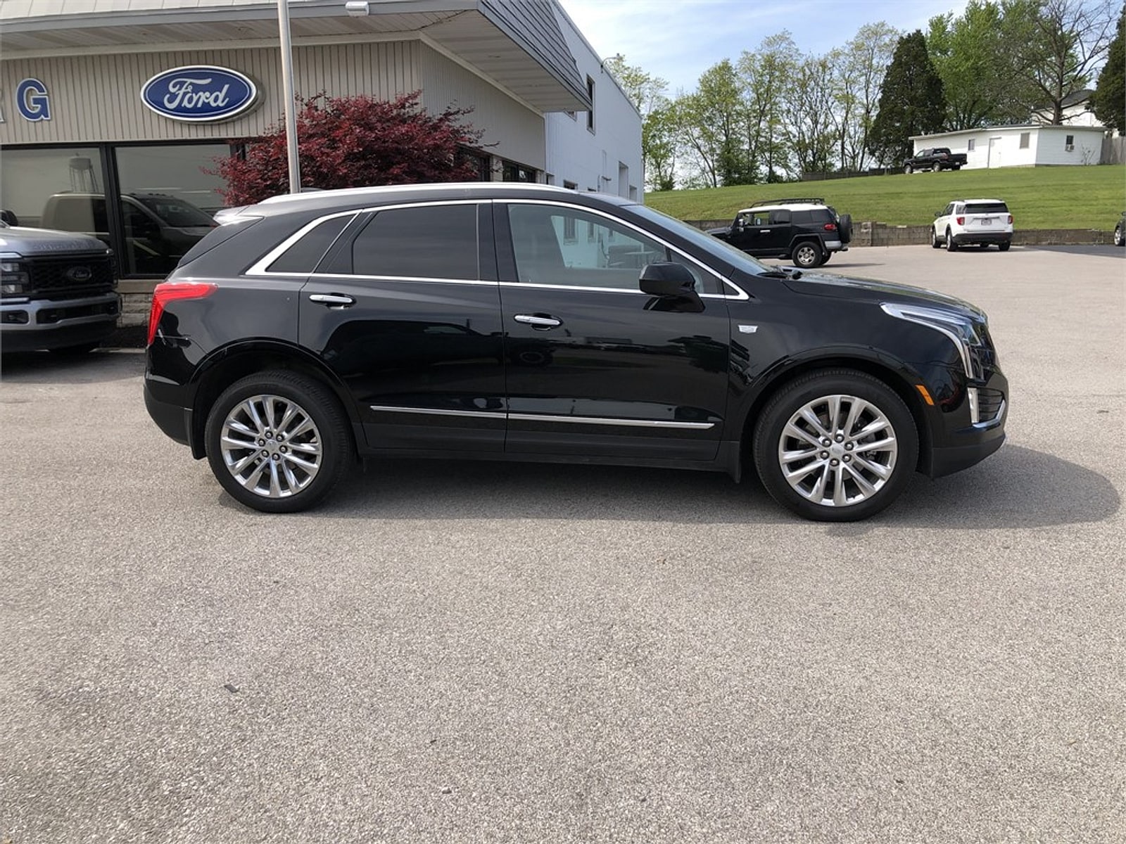 Used 2018 Cadillac XT5 Platinum with VIN 1GYKNGRS1JZ133641 for sale in Dale, IN