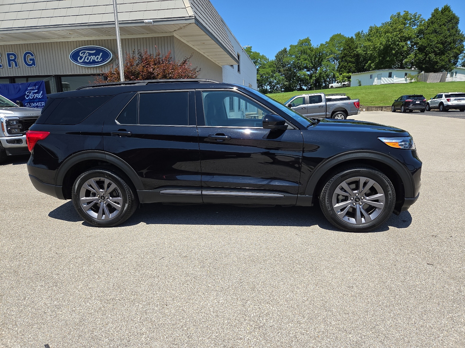 Certified 2022 Ford Explorer XLT with VIN 1FMSK8DH1NGB16979 for sale in Dale, IN