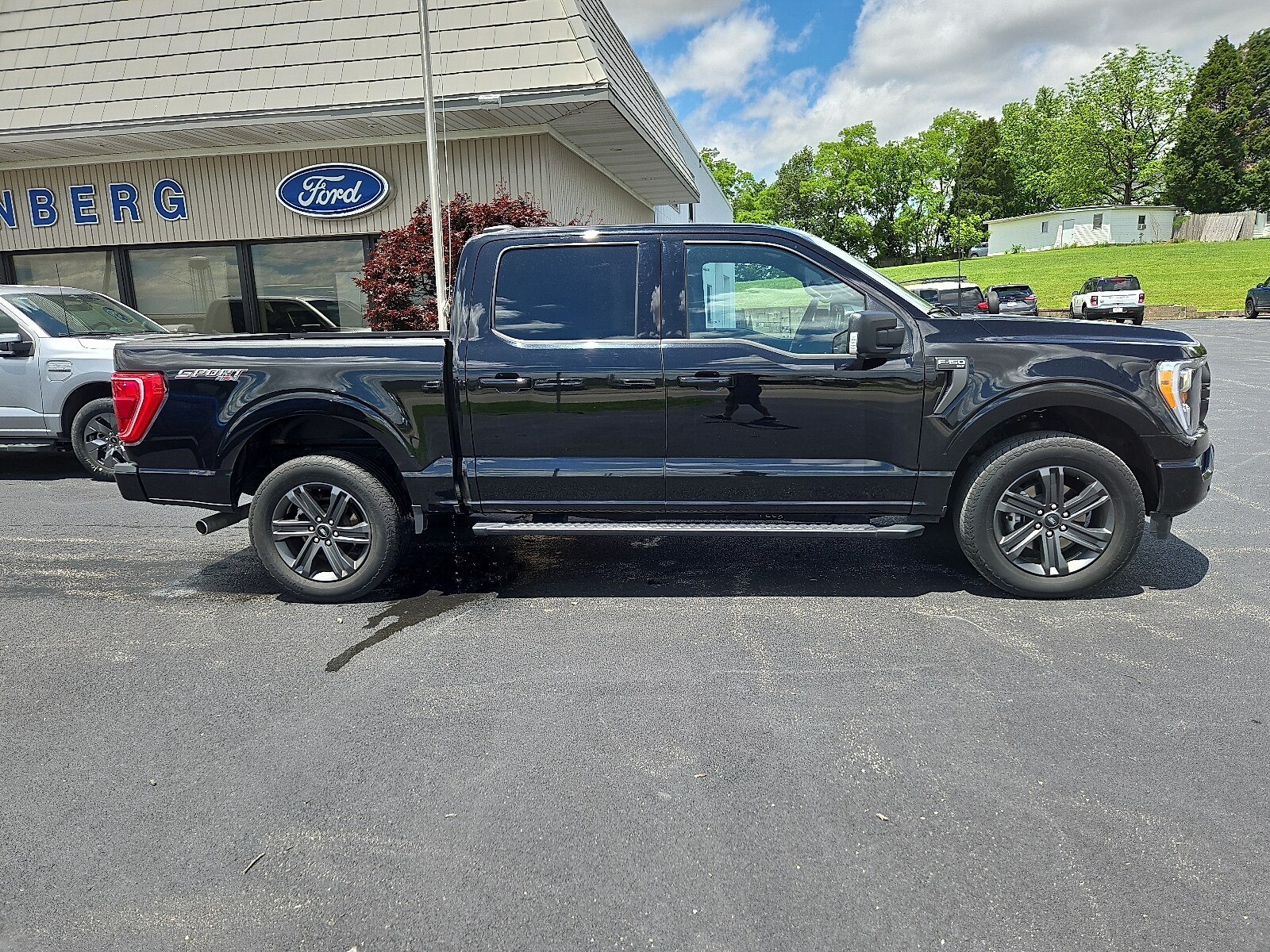 2023 Ford F-150 XLT photo 2
