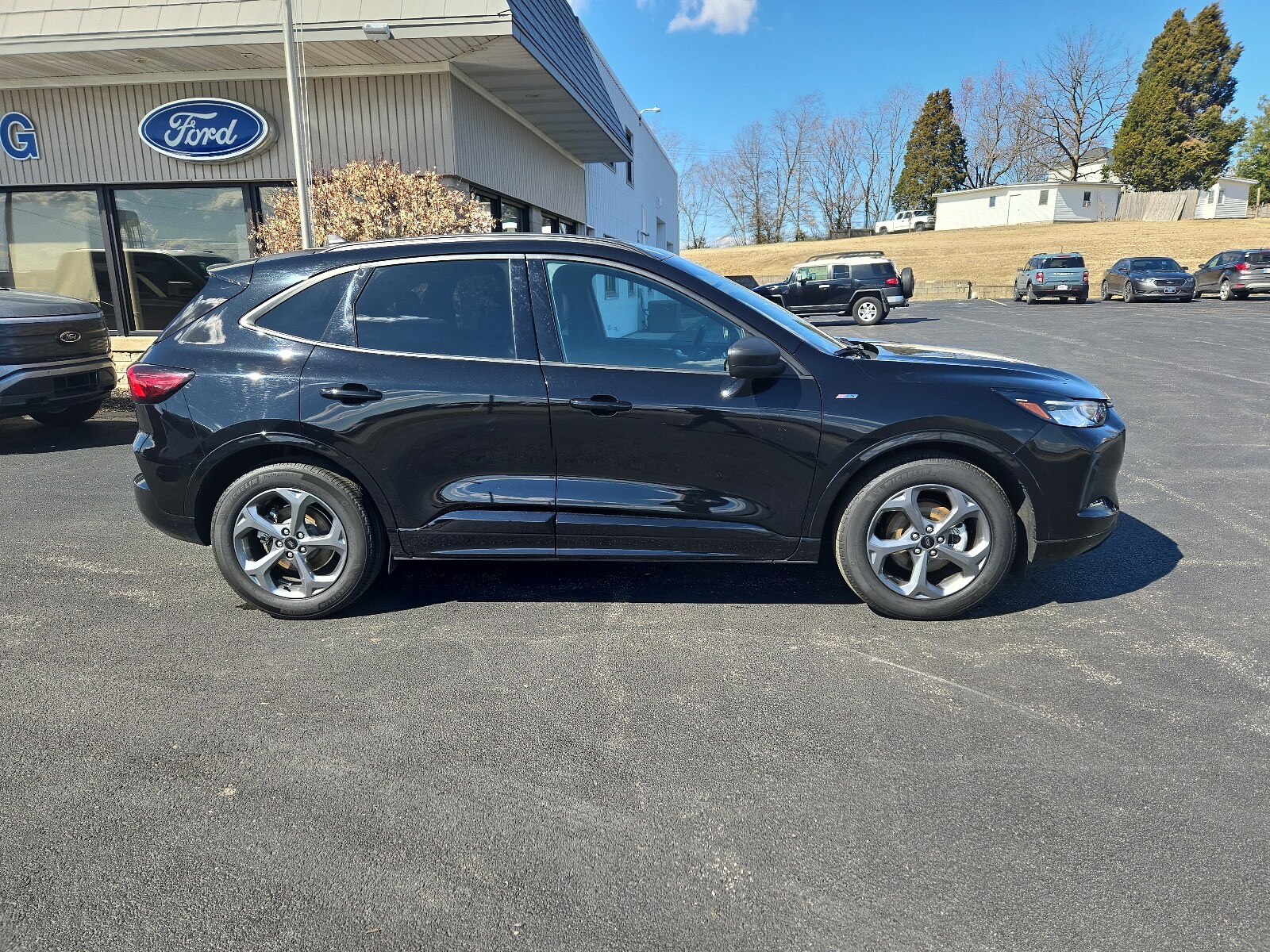 2024 Ford Escape ST-Line photo 2