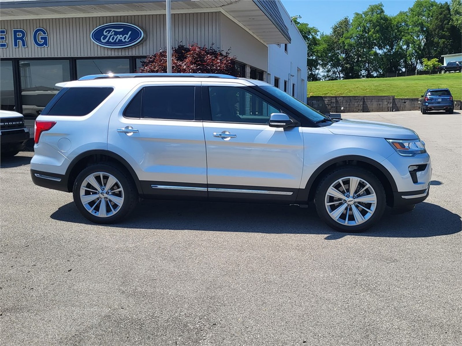 Used 2019 Ford Explorer Limited with VIN 1FM5K7F88KGA16183 for sale in Dale, IN