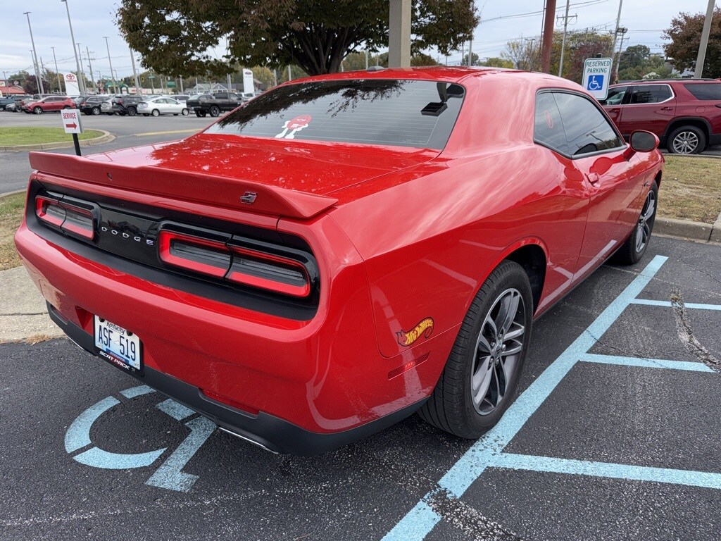 2019 Dodge Challenger SXT photo 2