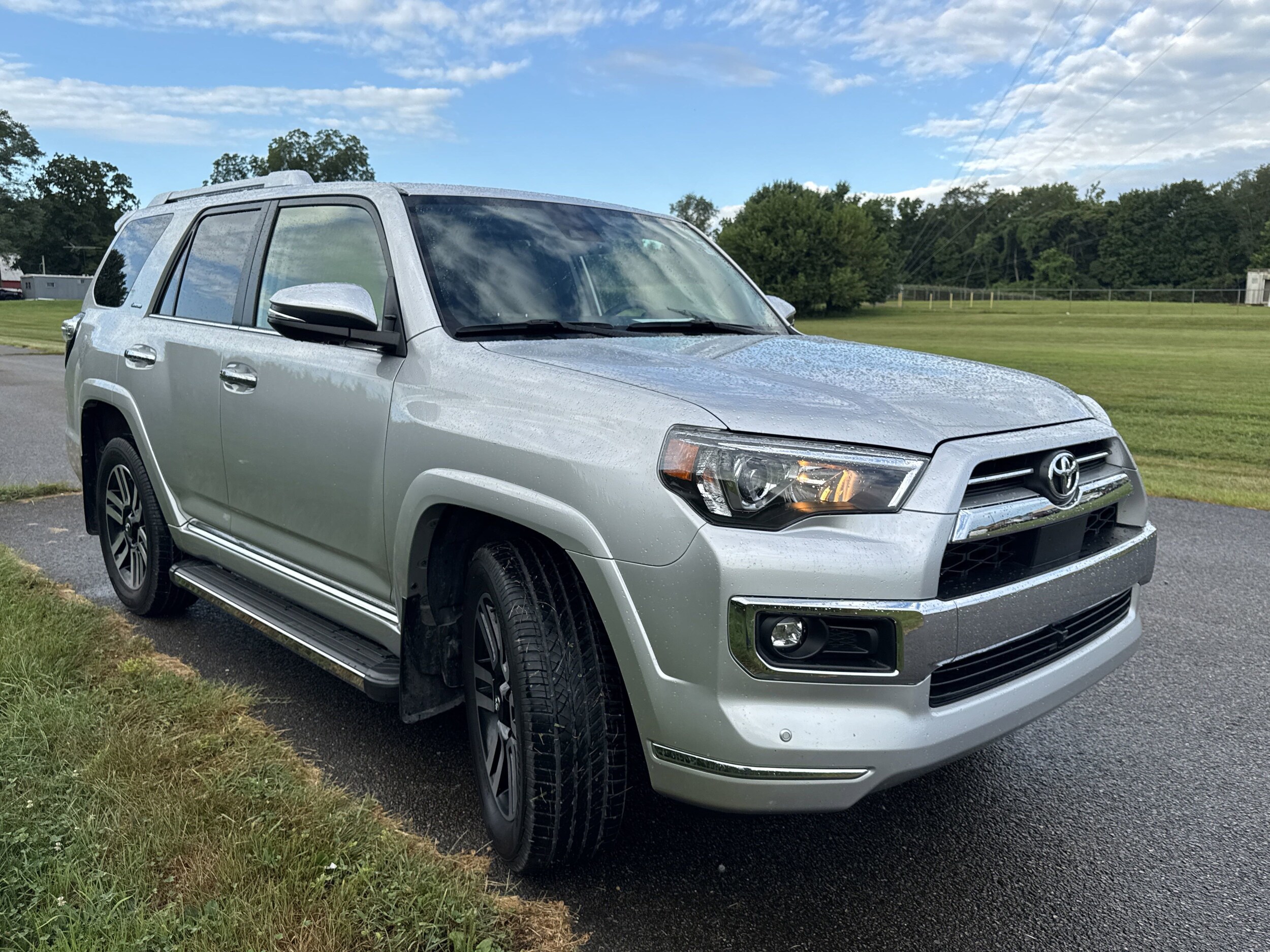 2022 Toyota 4Runner Limited photo 2