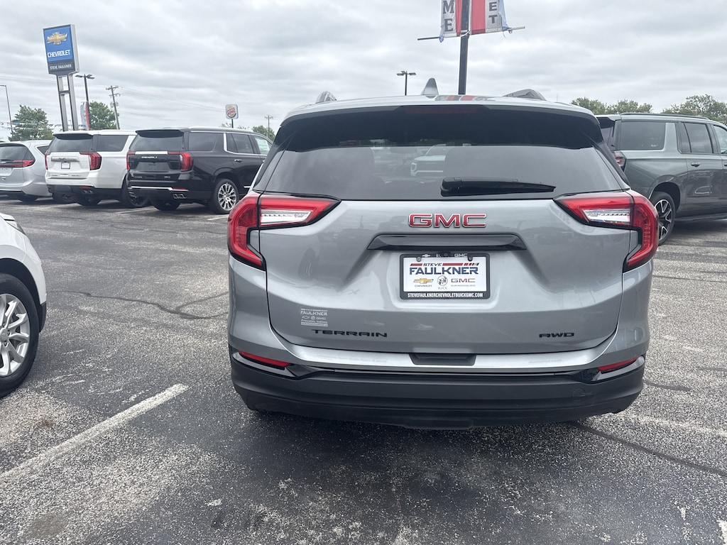 Used 2024 GMC Terrain SLT SUV