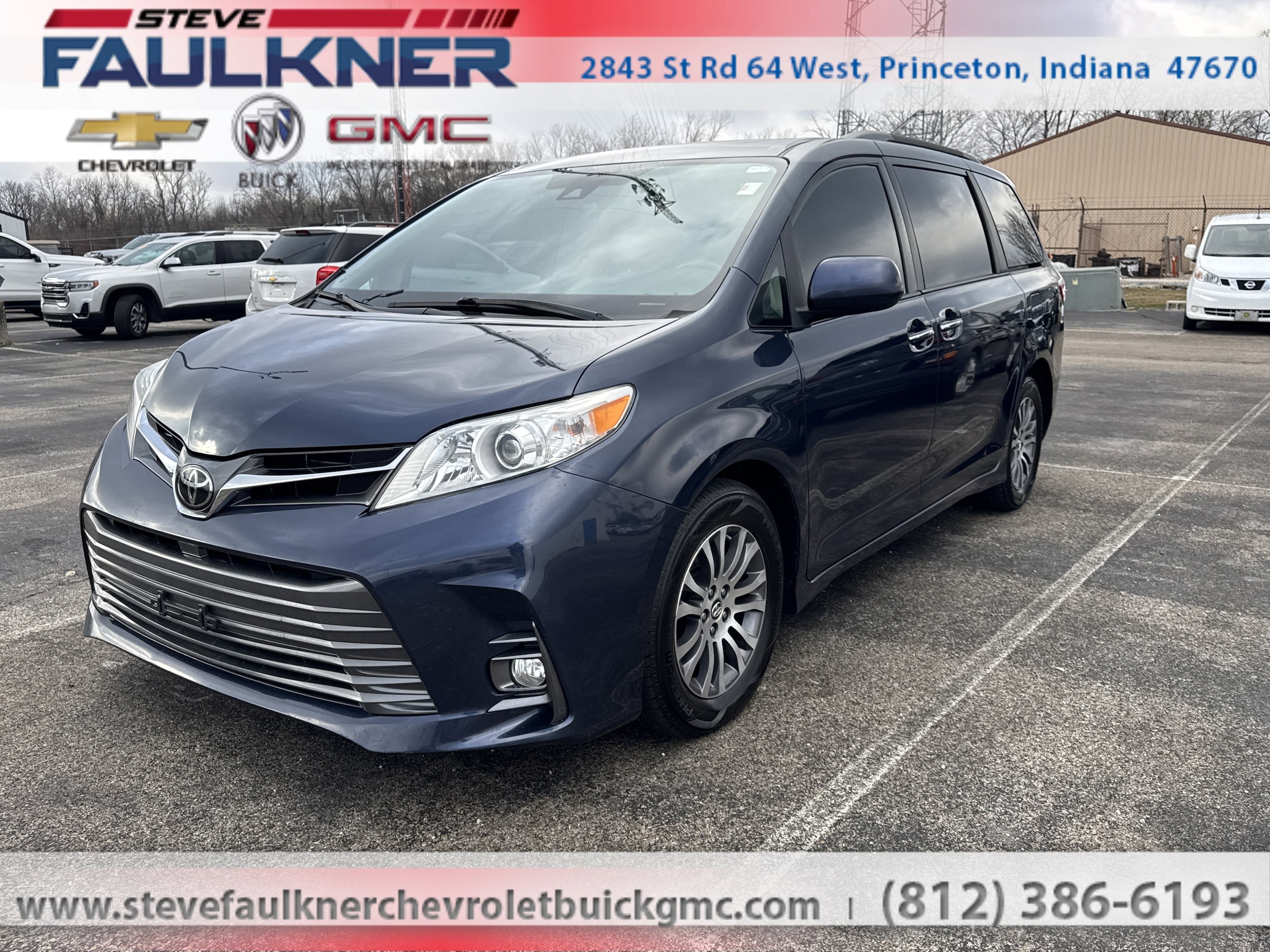 2018 Toyota Sienna XLE's photo