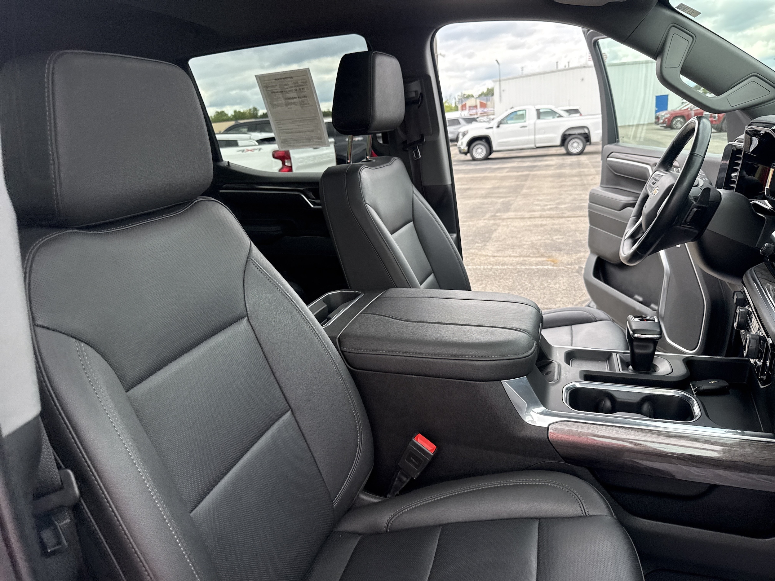 2025 Chevrolet Silverado 1500 LTZ - Photo 19