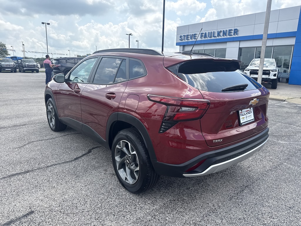 Used 2024 Chevrolet Trax LT SUV