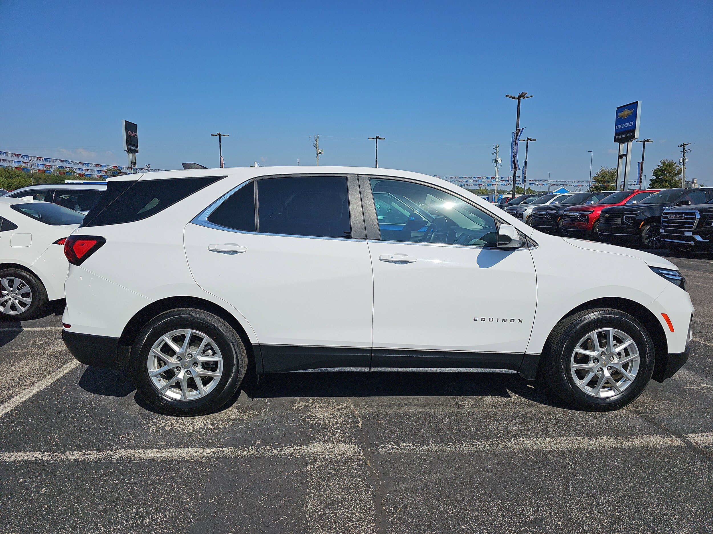2024 Chevrolet Equinox LT photo 3