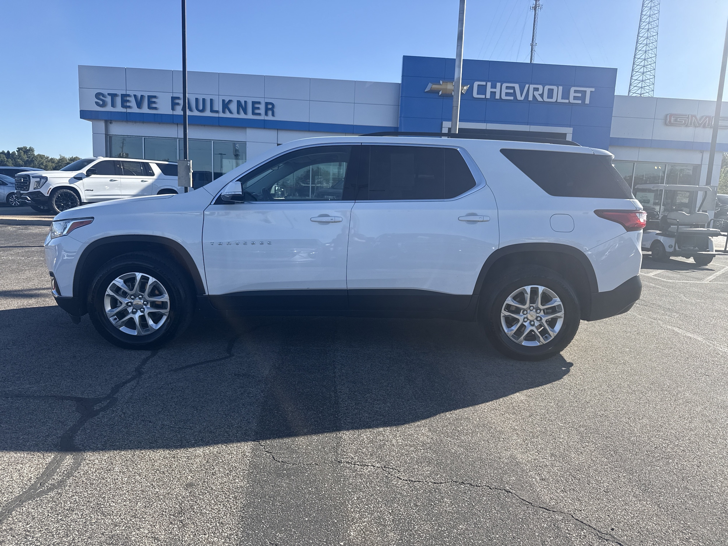 Used 2021 Chevrolet Traverse 1LT with VIN 1GNERGKW2MJ102218 for sale in Princeton, IN