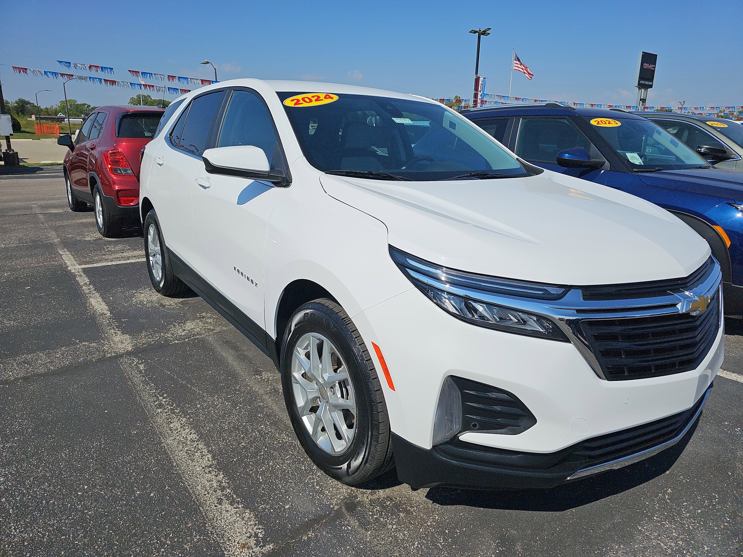 2024 Chevrolet Equinox LT photo 2