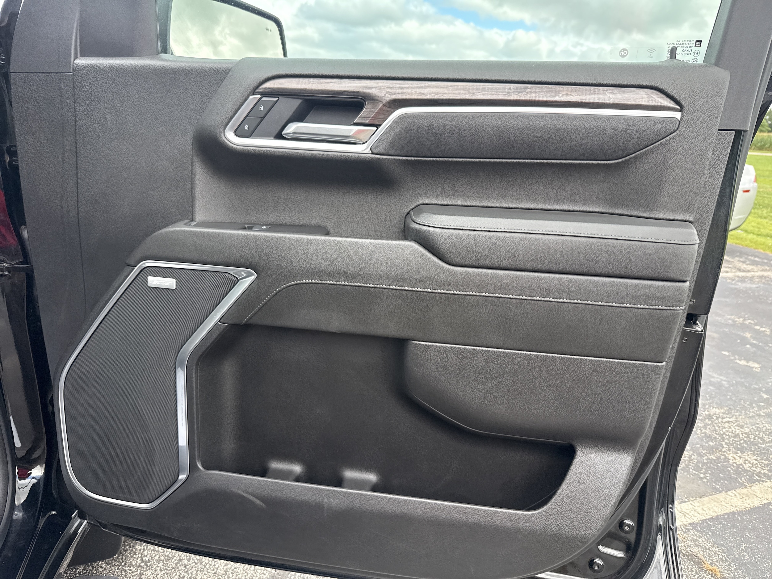 2025 Chevrolet Silverado 1500 LTZ - Photo 17