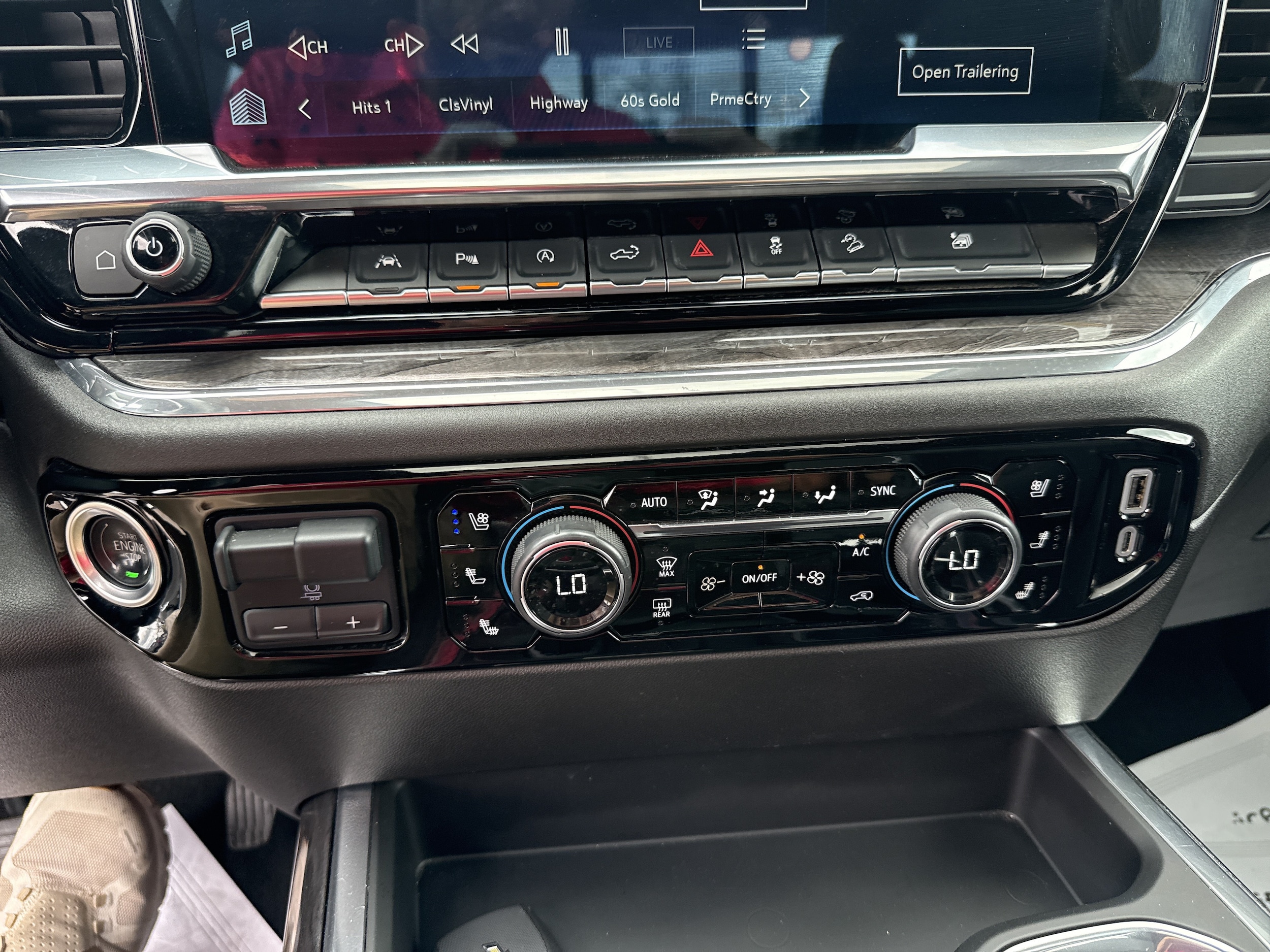 2025 Chevrolet Silverado 1500 LTZ - Photo 23