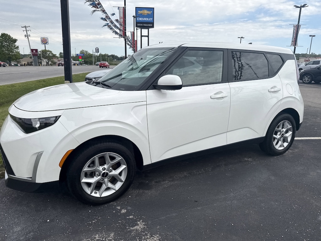 Used 2025 Kia Soul LX Hatchback