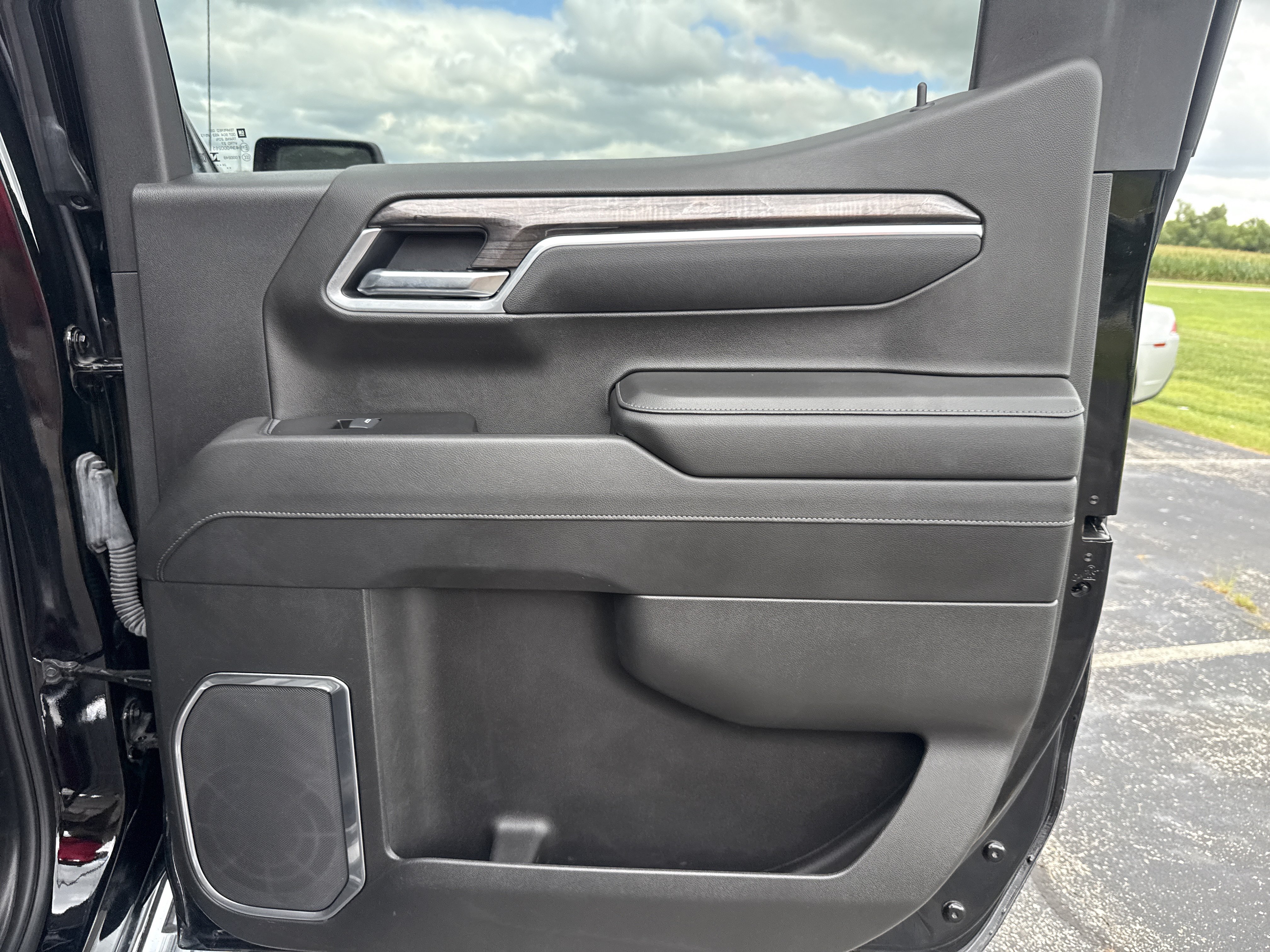 2025 Chevrolet Silverado 1500 LTZ - Photo 14