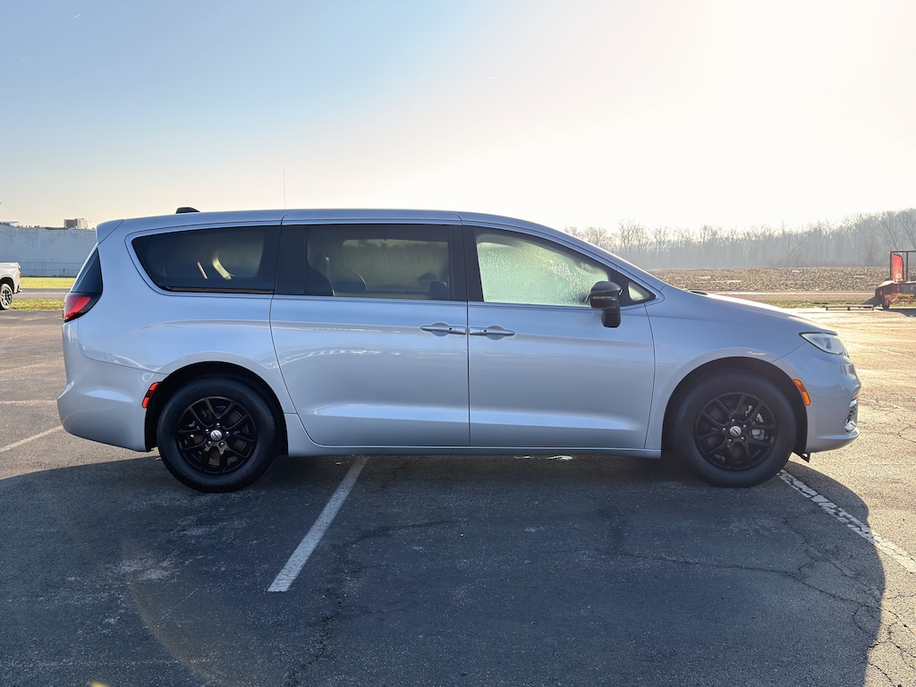 Used 2024 Chrysler Pacifica Touring L Van Passenger Van