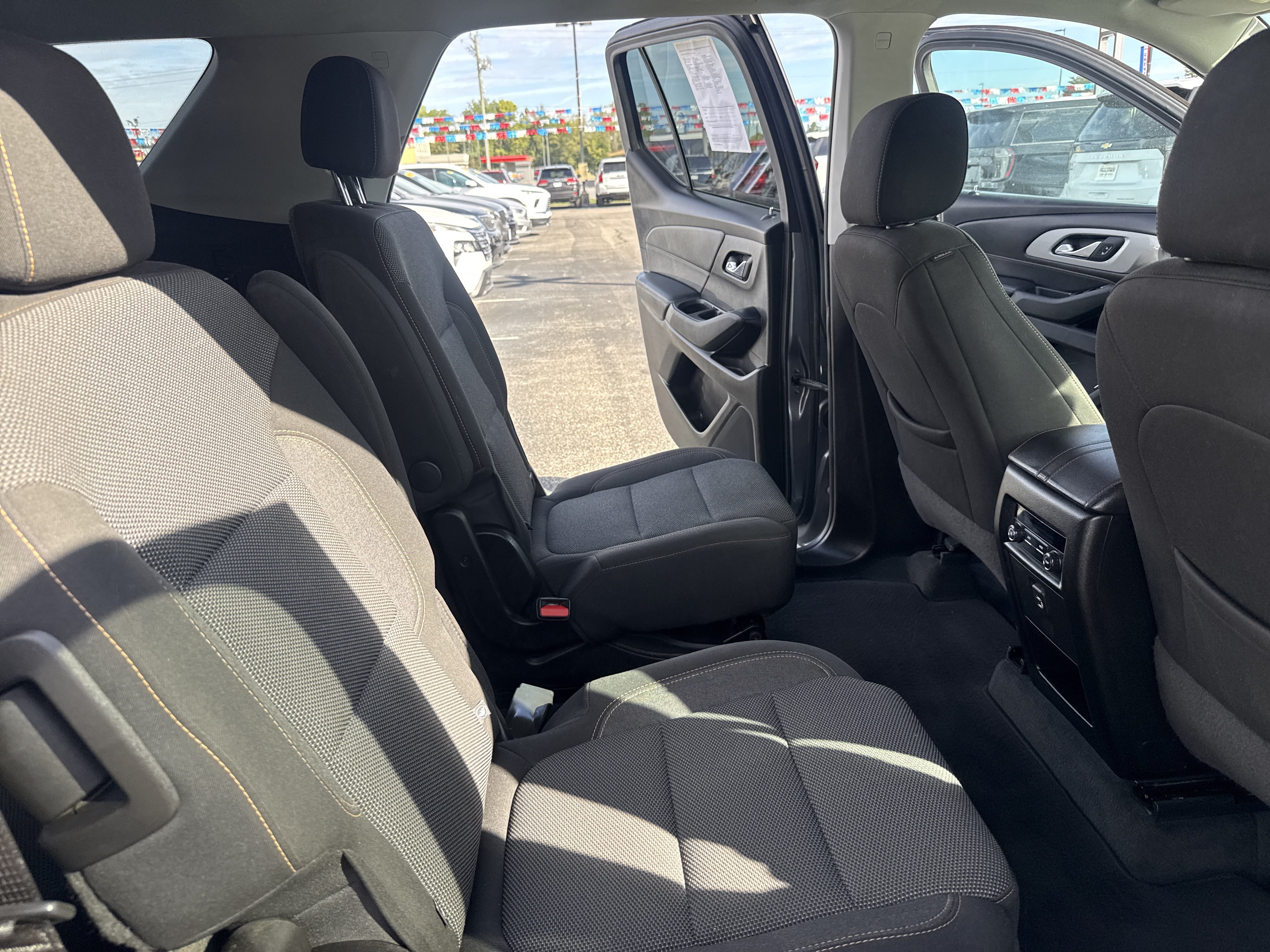 2021 Chevrolet Traverse 1LT - Photo 18