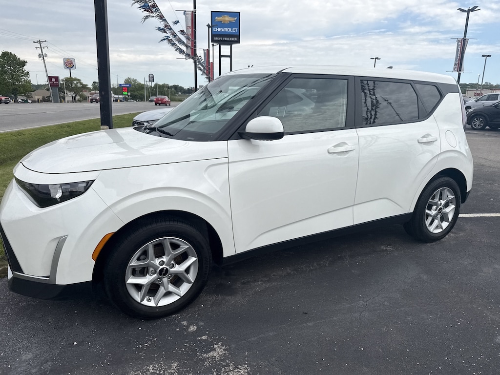 Used 2025 Kia Soul LX Hatchback