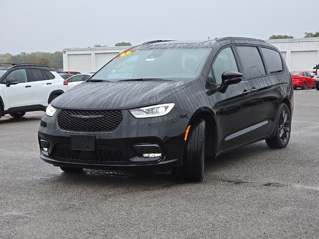 New 2026 Chrysler Pacifica LIMITED Passenger Van