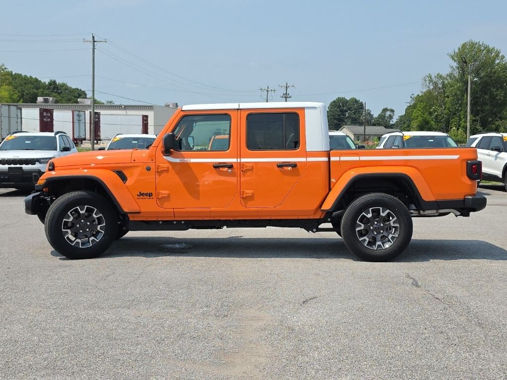 New 2026 Jeep Gladiator SAHARA 4X4 Pickup