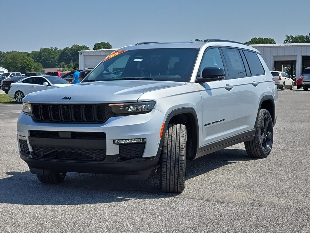 2025 Jeep Grand Cherokee Limited photo 3