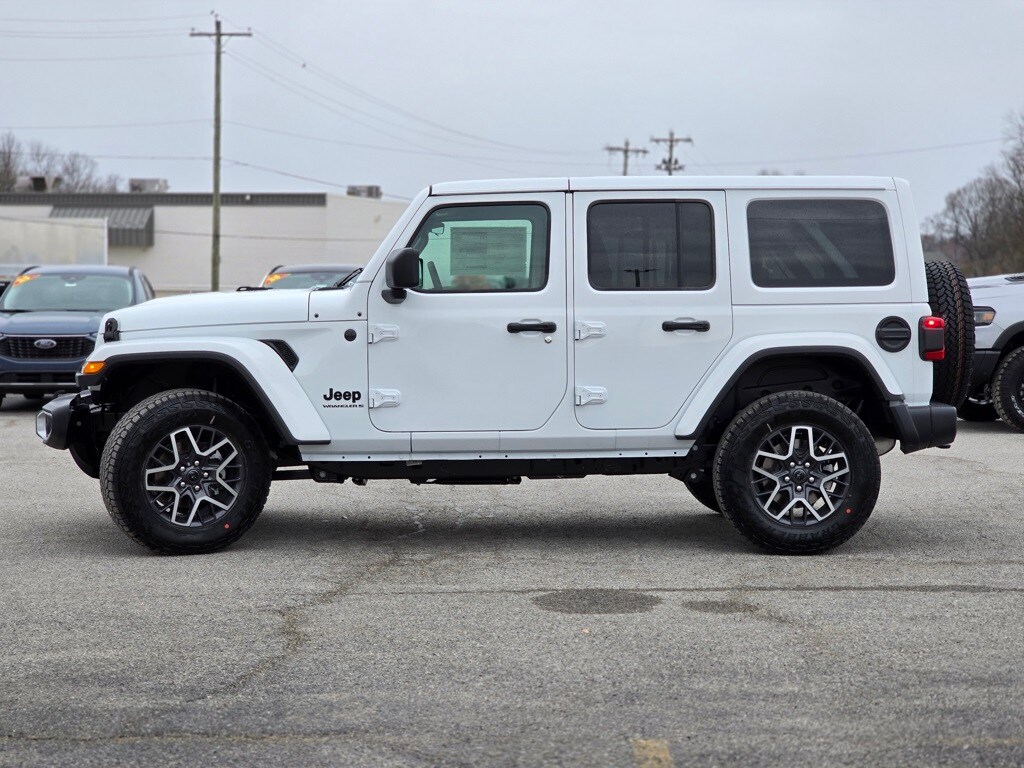 2025 Jeep Wrangler Sahara photo 4