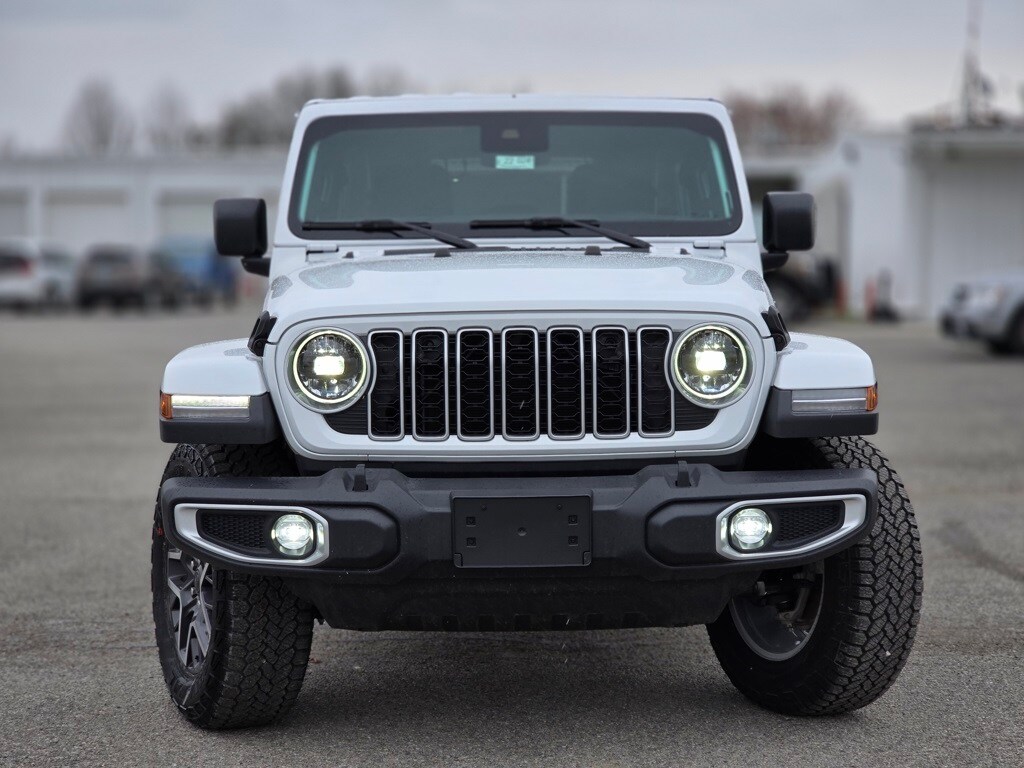 2025 Jeep Wrangler Sahara photo 2