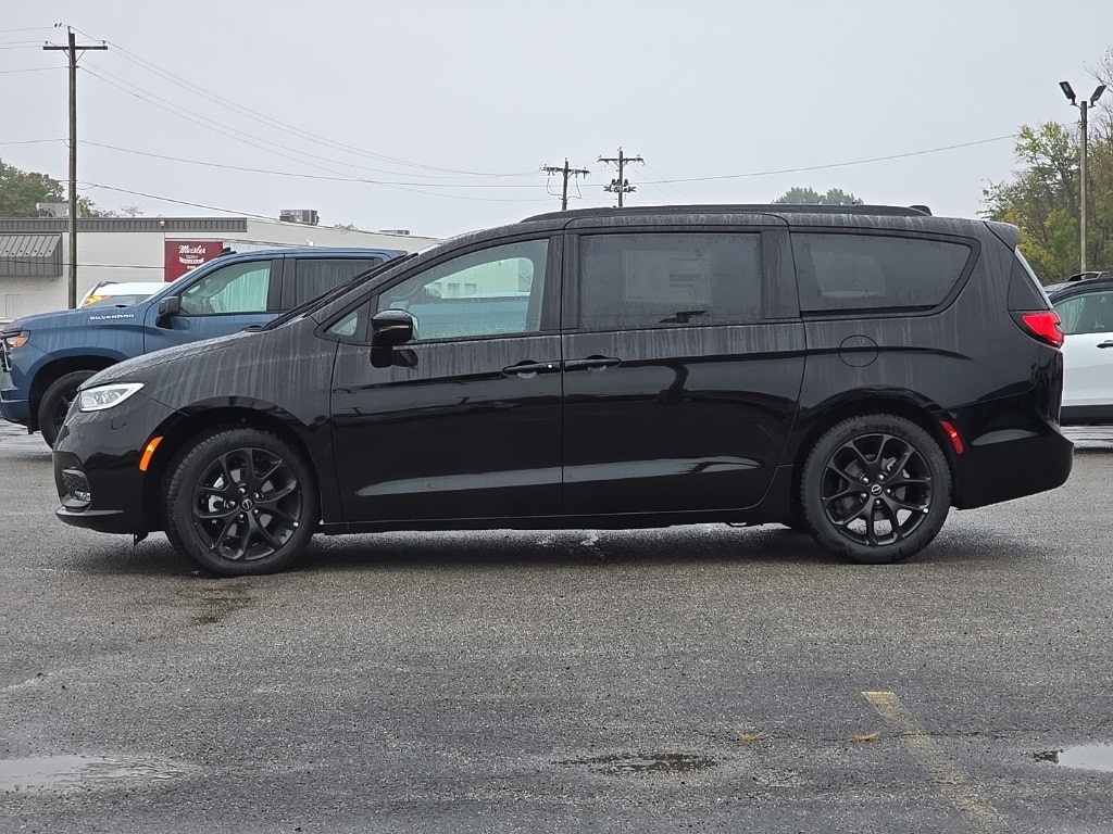 New 2026 Chrysler Pacifica LIMITED Passenger Van