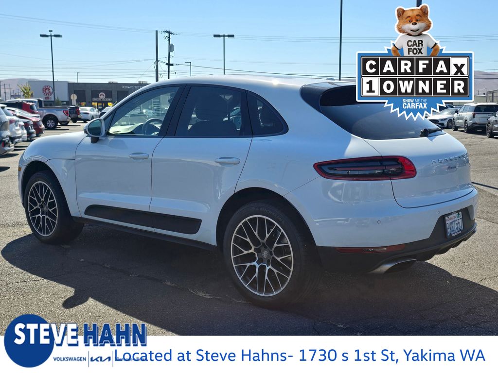 2018 Porsche Macan Base photo 2