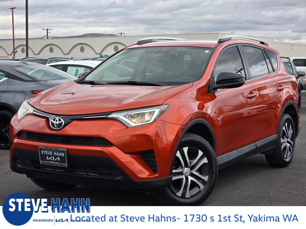 2016 Toyota RAV4 LE's photo