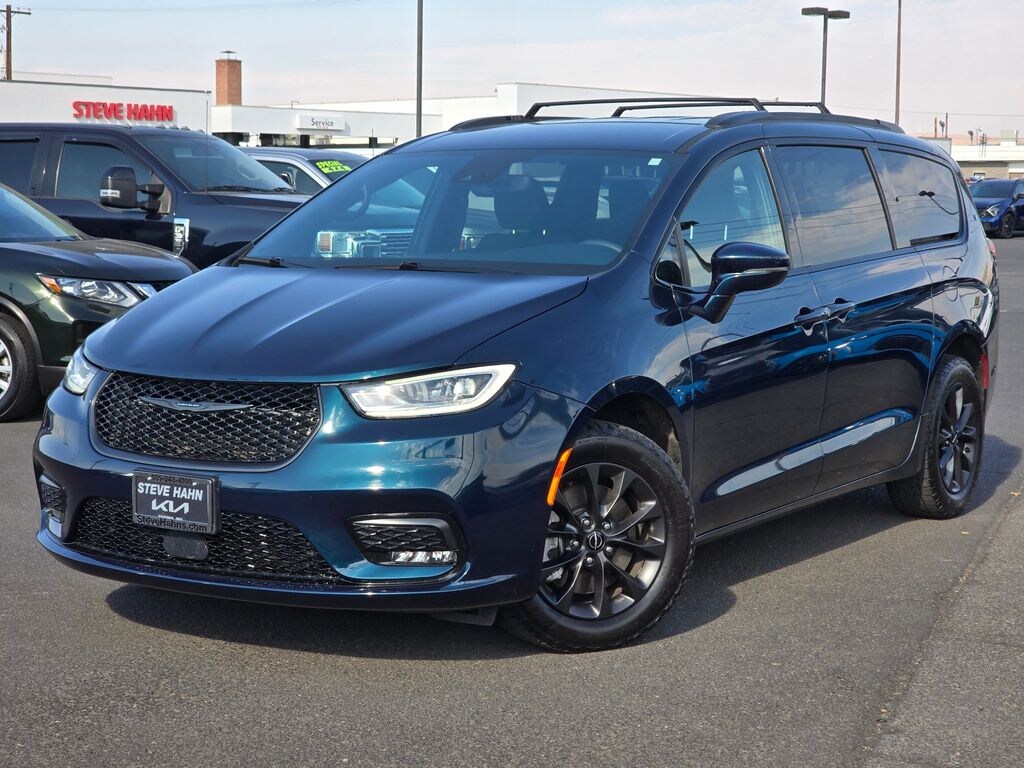 Used 2022 Chrysler Pacifica Touring Minivan/Van