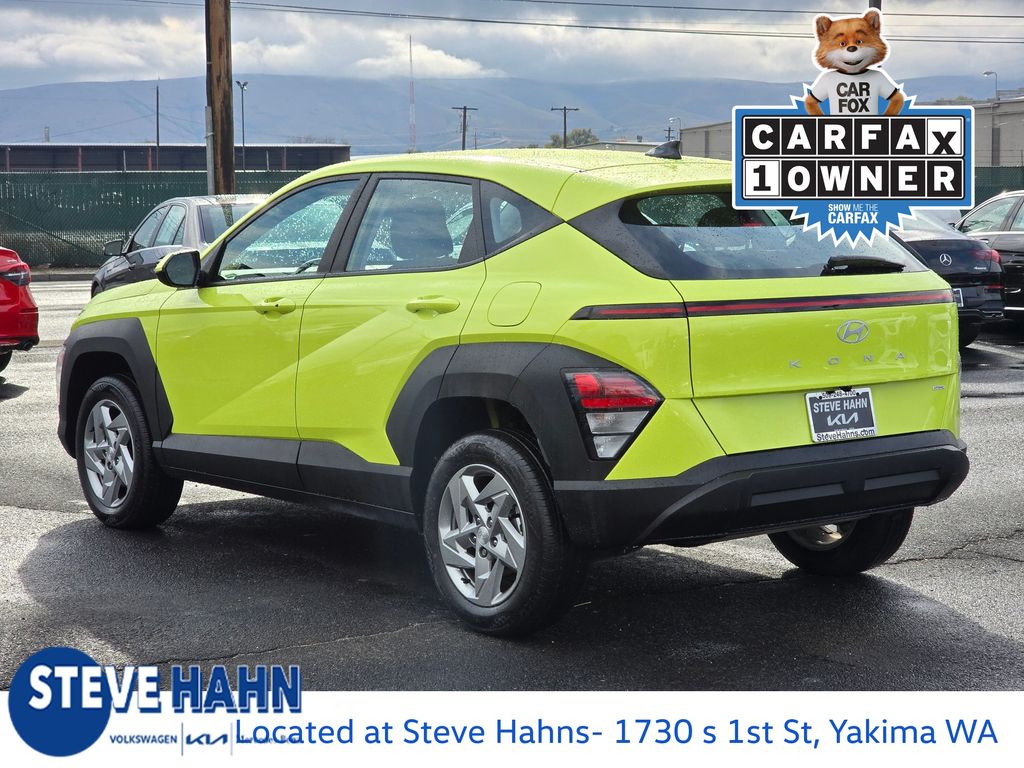 2024 Hyundai Kona SE photo 2