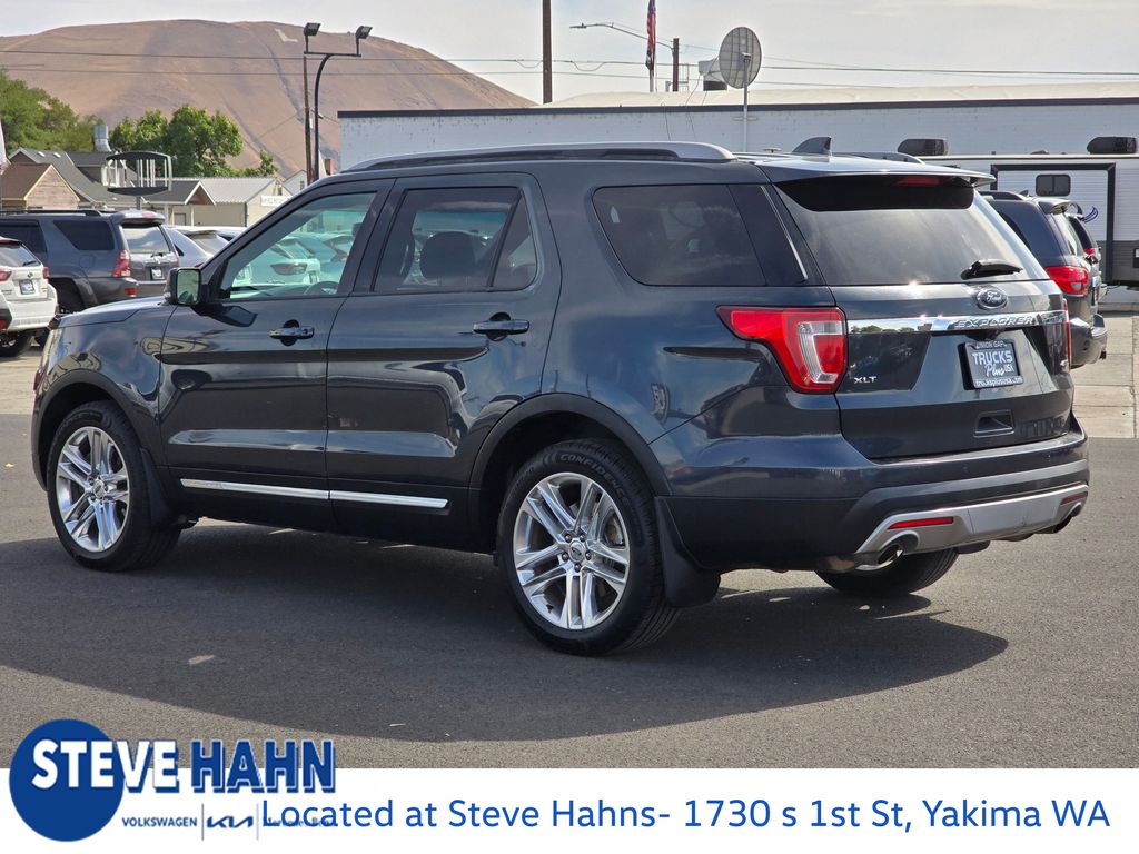 2017 Ford Explorer XLT photo 3