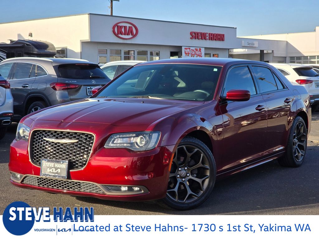 2018 Chrysler 300 S's photo